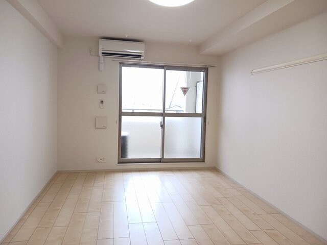 物件内観写真9　(居間です)