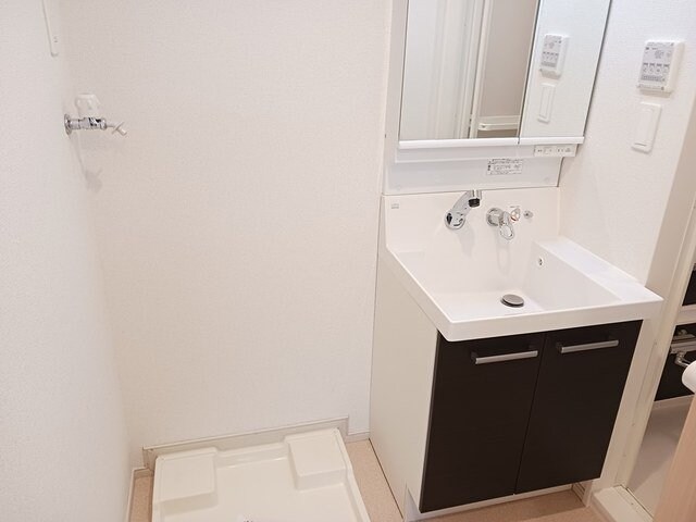 物件内観写真12　(忙しい朝には欠かせない洗面所です)