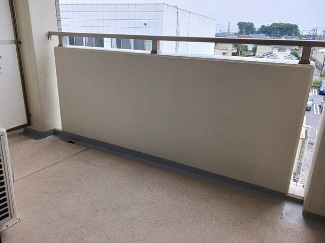 物件内観写真19　(外からの目が気にならないバルコニーで洗濯物が干せます)