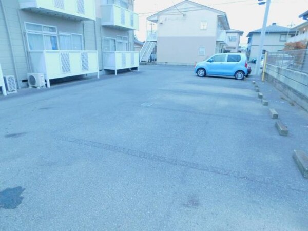 駐車場(駐車場に車を止められます)