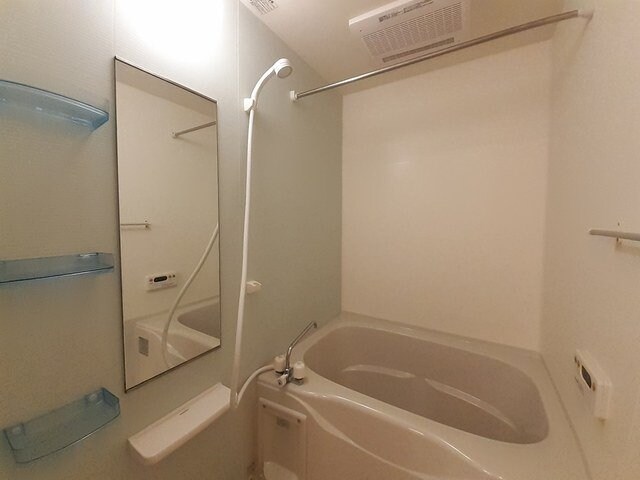 物件内観写真11　(コンパクトで使いやすいお風呂です)