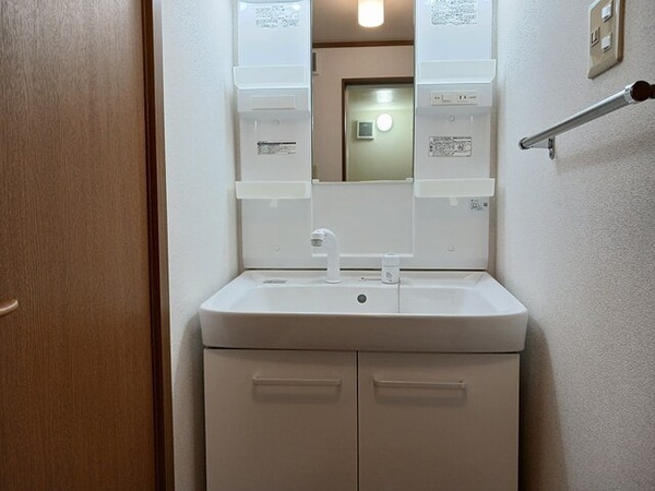 洗面・脱衣所(明るい洗面所です)
