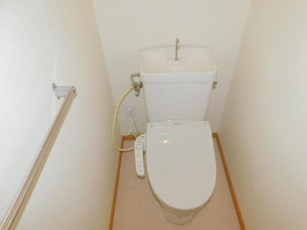 トイレ(コンパクトで使いやすいトイレです)