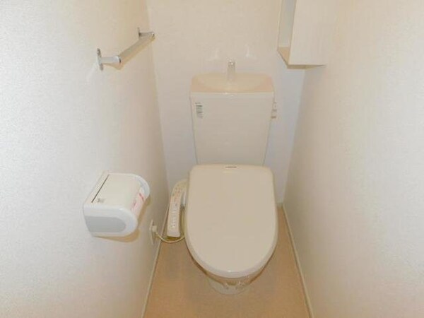 トイレ(落ち着いた色調のトイレです)