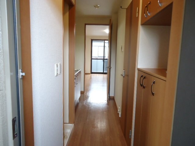 物件内観写真1　(玄関)