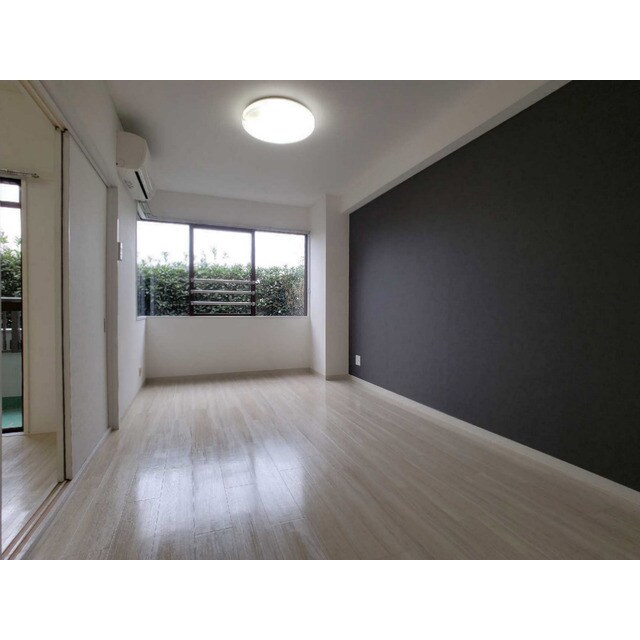 物件内観写真7　(ゆったり過ごせる居間です)