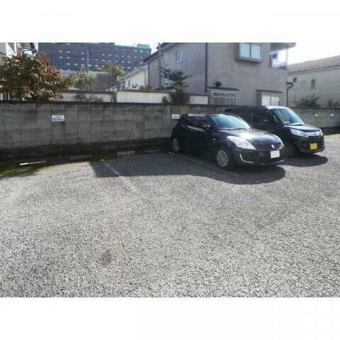 物件外観写真5　(駐車場があります)