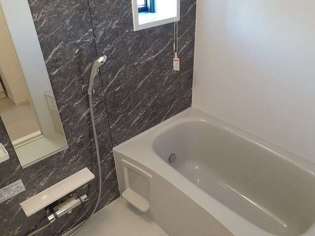 物件内観写真11　(きれいなお風呂です)