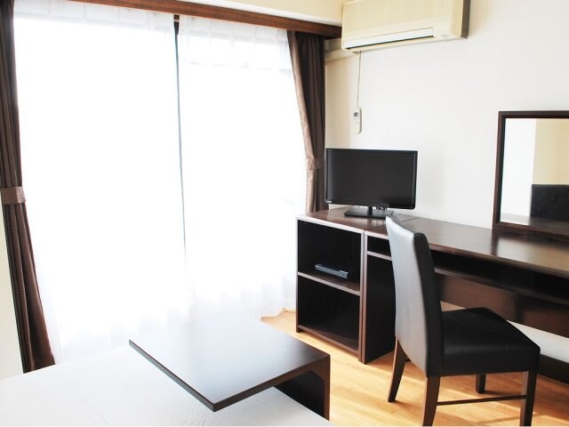 物件内観写真2　(明るい色調の室内です)