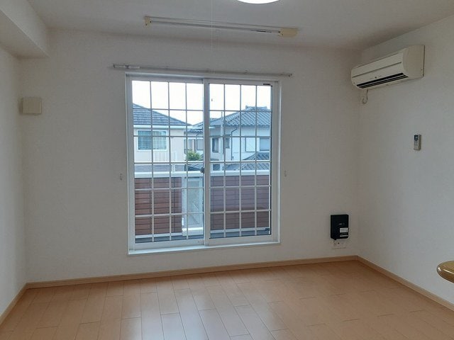 物件内観写真9　(ゆったり過ごせるリビングです)