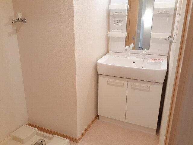 物件内観写真12　(コンパクトで使いやすい洗面所)