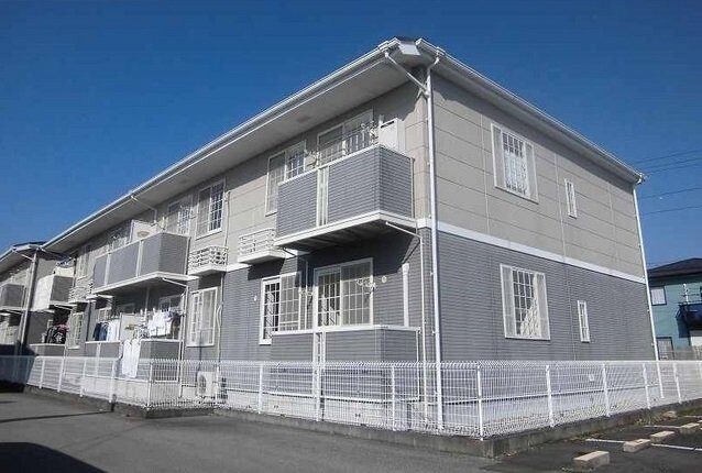 物件外観写真1　(外観もきれいです)