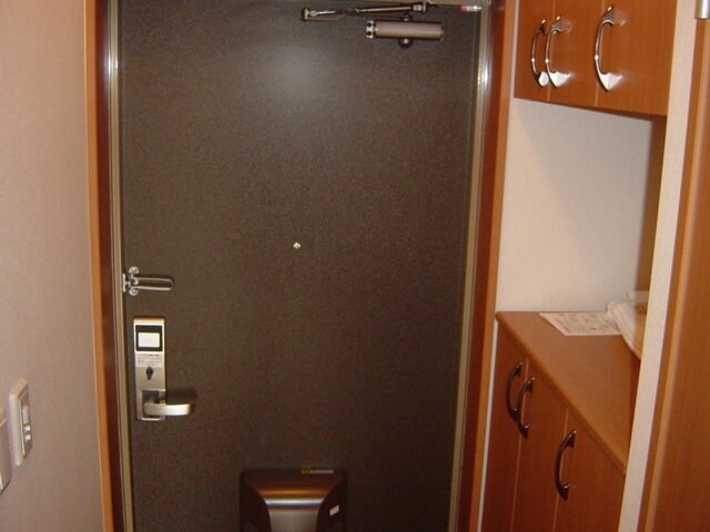物件内観写真1　(玄関)