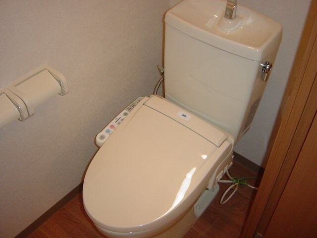 物件内観写真2　(シャワー付トイレ)