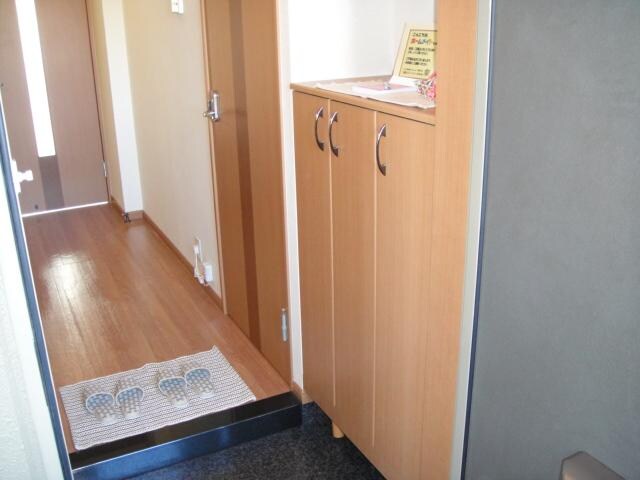 物件内観写真7　(玄関)