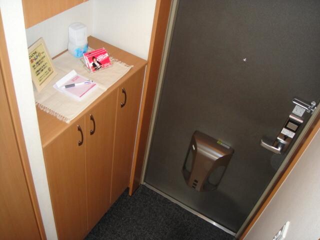 物件内観写真8　(玄関)