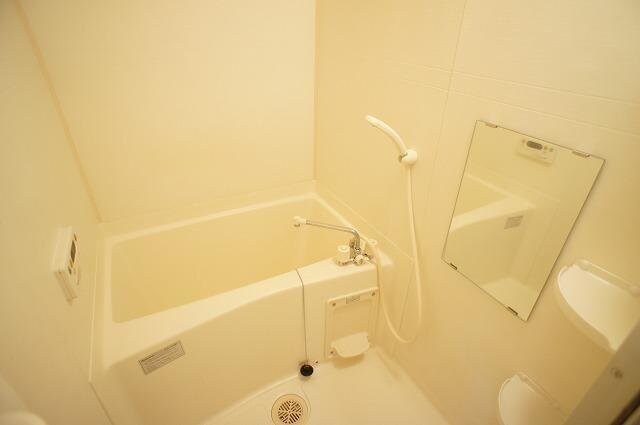 物件内観写真11　(日々の疲れを癒すお風呂付です)