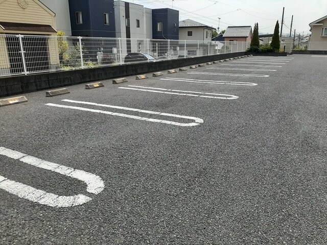 物件外観写真2　(駐車場があります)