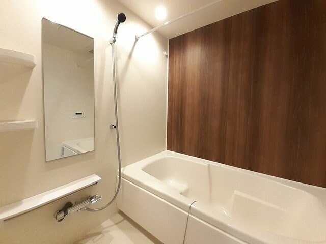 物件内観写真11　(コンパクトで使いやすいお風呂です)