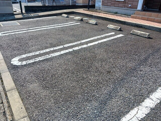 物件外観写真2　(駐車場です)