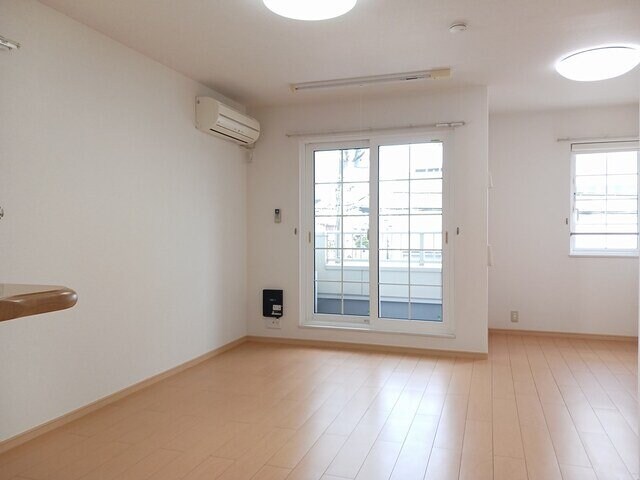 物件内観写真9　(ゆったり過ごせるリビングです)