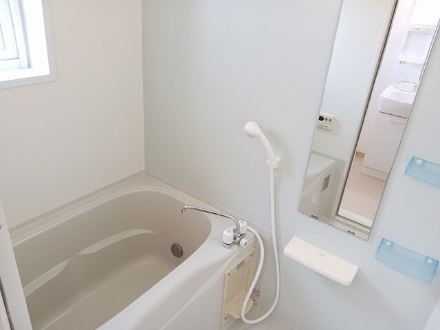 物件内観写真11　(コンパクトで使いやすいお風呂です)