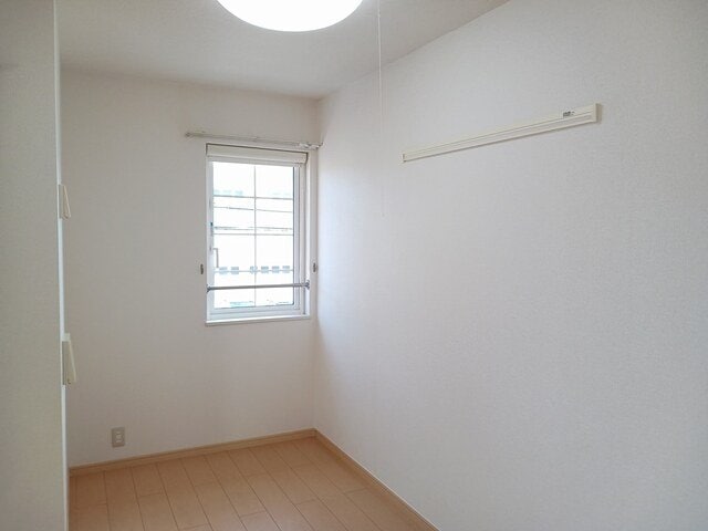 物件内観写真15　(内装は落ち着いています)