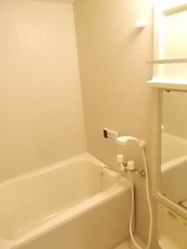 浴室(コンパクトで使いやすいお風呂です)