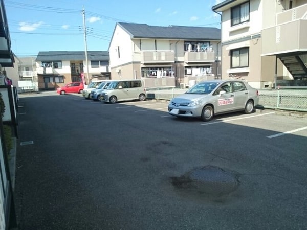 駐車場(駐車スペースもあります)