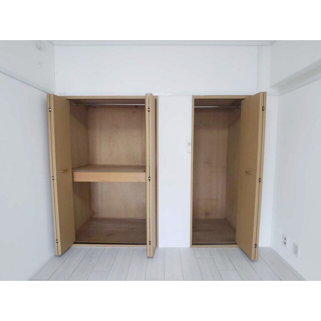 物件内観写真19　(こちらのリビングで趣味の時間をお楽しみください)