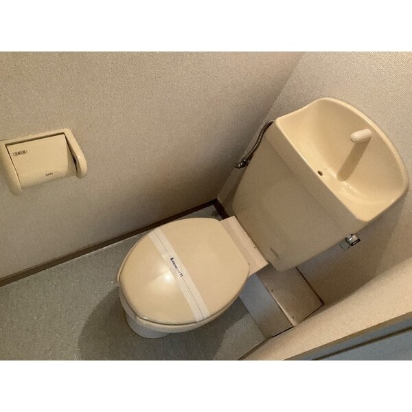 トイレ(コンパクトで使いやすいトイレです)