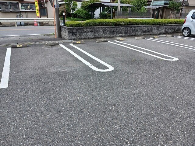 物件外観写真2　(駐車場に車を止められます)