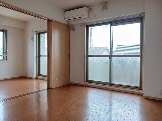 物件内観写真9　(おしゃれな居間です)