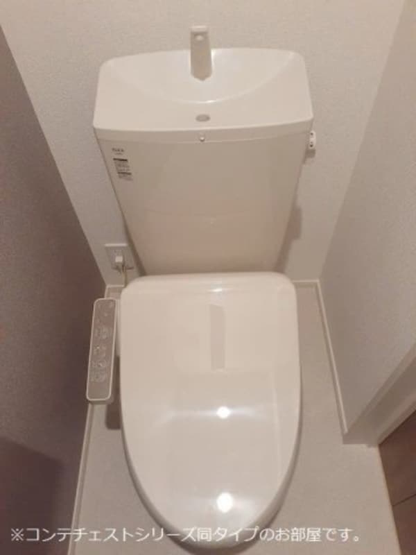 トイレ(落ち着いた色調のトイレです)