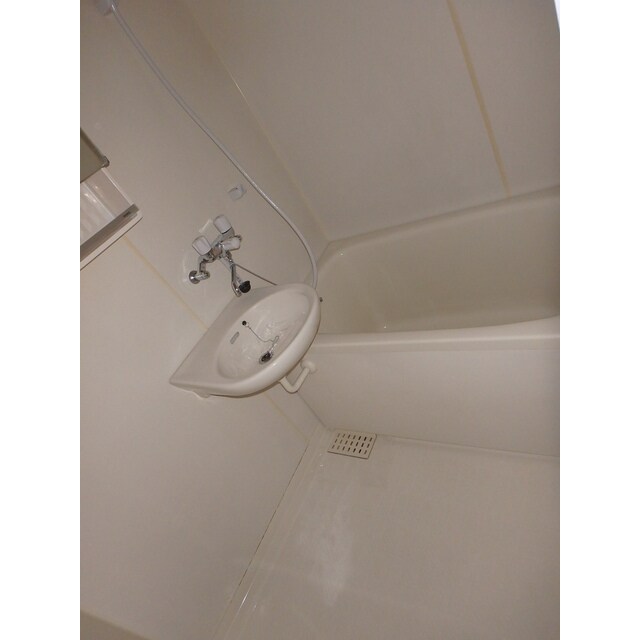 物件内観写真13　(日々の疲れを癒すお風呂付です)