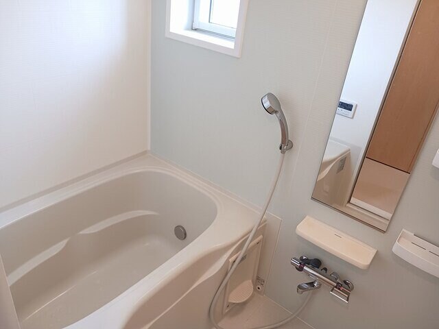 物件内観写真11　(日々の疲れを癒すお風呂付です)