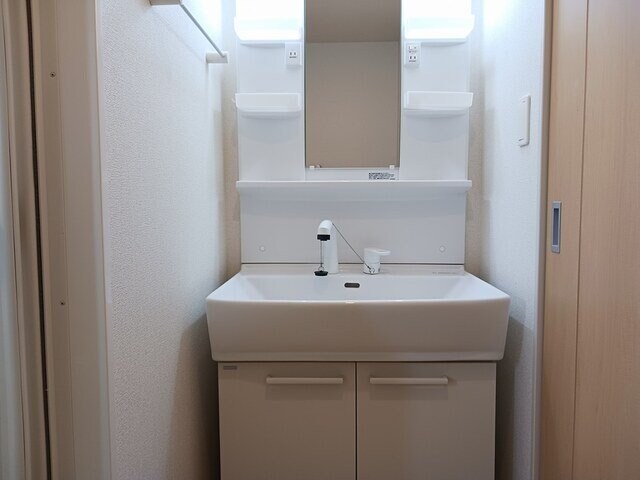 物件内観写真12　(コンパクトで使いやすい洗面所)