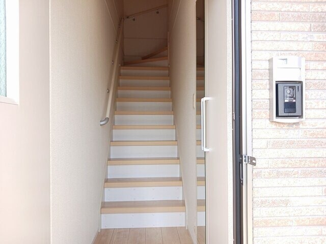 物件内観写真14　(収納もある玄関です)