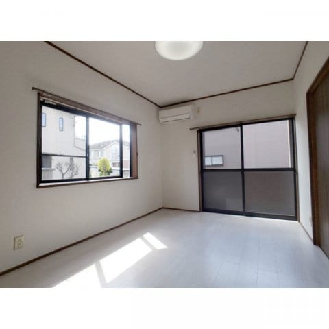 物件内観写真4　(リビングです)