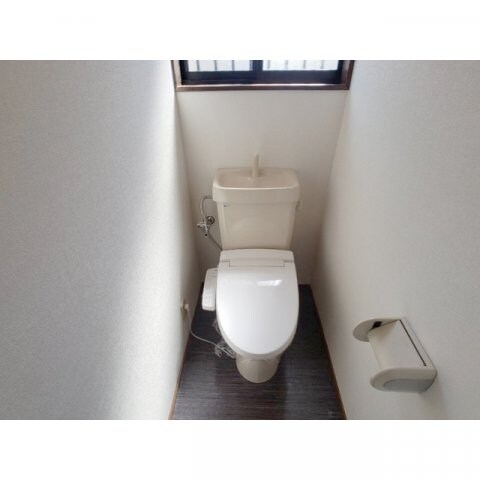 物件内観写真10　(清潔感のあるトイレです)