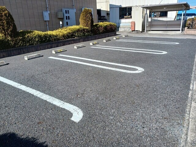 物件外観写真2　(駐車場完備です)