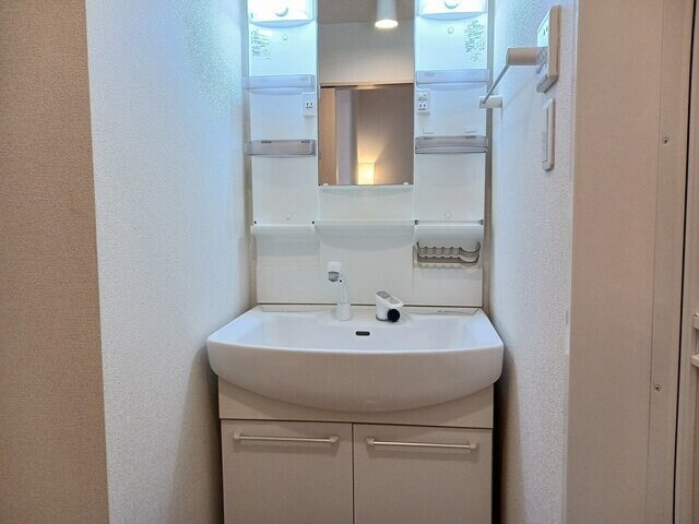 物件内観写真12　(スペースが確保できる洗面所です)