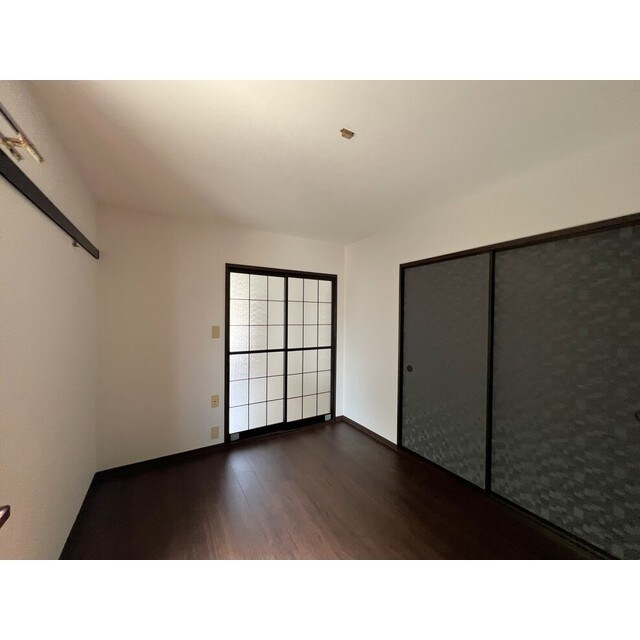 物件内観写真5　(おしゃれな居間です)