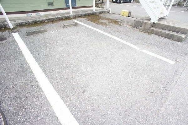 駐車場(駐車場に車を止められます)