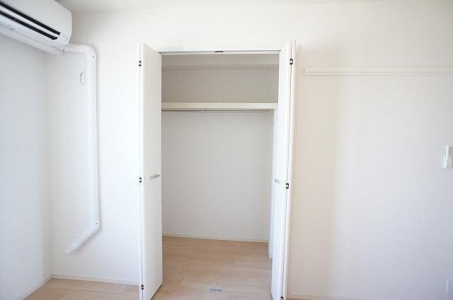 物件内観写真15　(たっぷりとした収納スペースです)