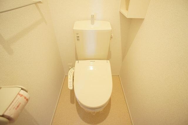 物件内観写真16　(コンパクトで使いやすいトイレです)
