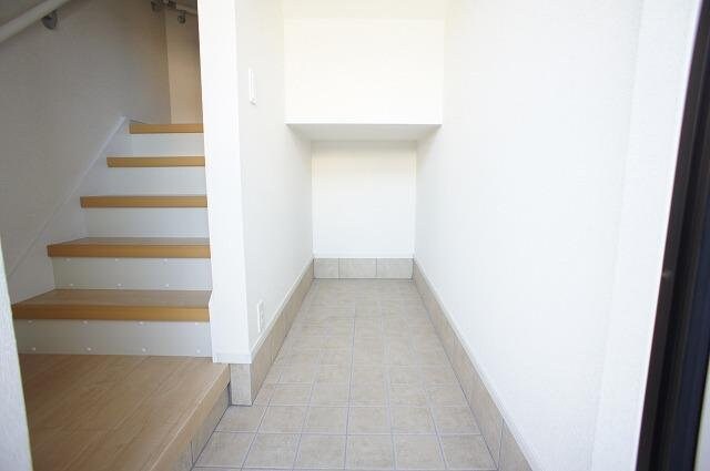 物件内観写真17　(シンプルで使いやすい玄関です)