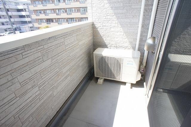 物件内観写真19　(暖かな日差しのふりそそぐバルコニー)