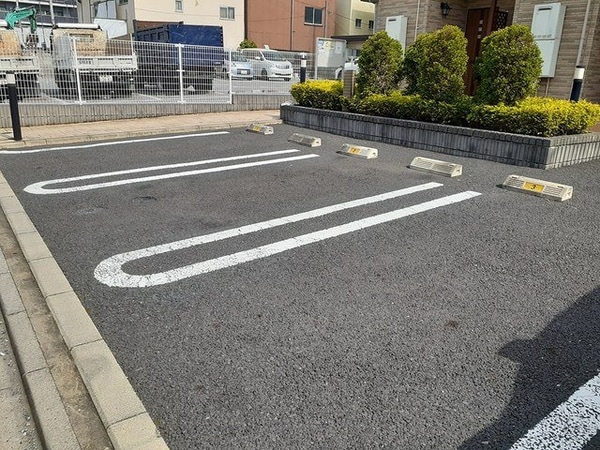 駐車場(駐車場に車を止められます)