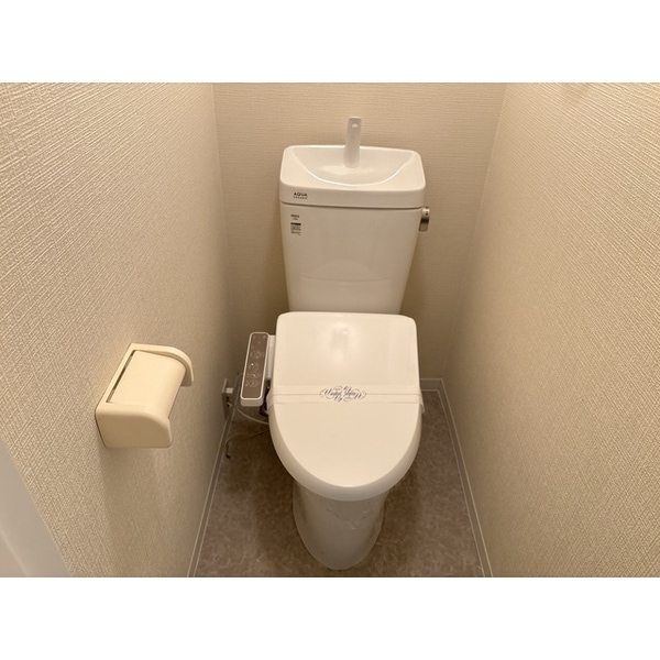 トイレ(落ち着いた色調のトイレです)